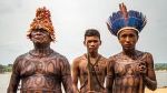 Menschen am Amazonasfluss Xingu