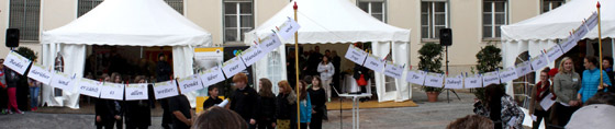 Eröffnung des FairStyria-Aktionstages 2012 in der Grazer Burg: Schülerinnen und Schüler der NMS Laßnitzhöhe gestalteten eine Botschaft der globalen Fairness,