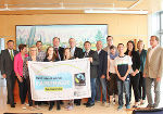 Mit Freude nahmen die äußerst engagierten Mitglieder der Fairtrade-Arbeitsgruppe die Auszeichnung entgegen